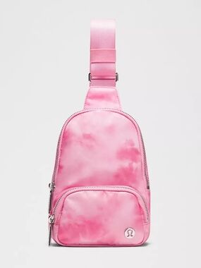 *NWT* LULULEMON Everywhere Sling Bag Small 2L In Smoothie Strawberry Print